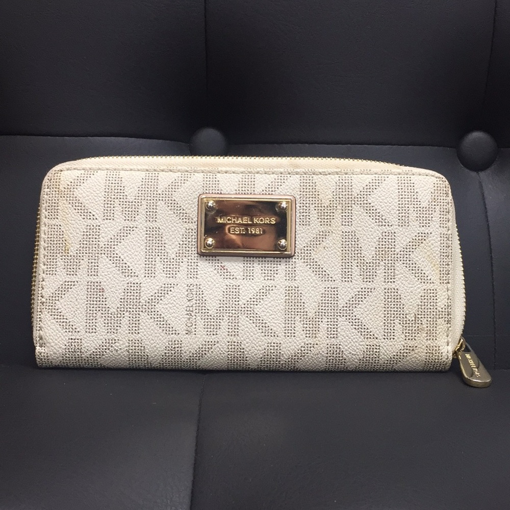 Authentic Michael Kors Vanilla Leather Long Wallet